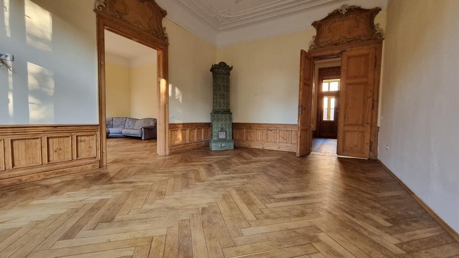 Vand apartament deosebit vis-a -vis de primarie - 2