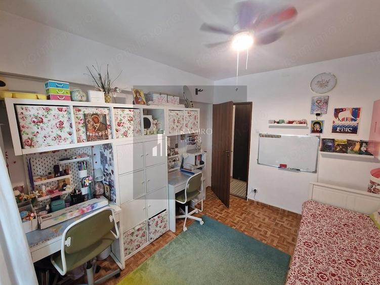 Apartament cu 4 camere semidecomandat în Central