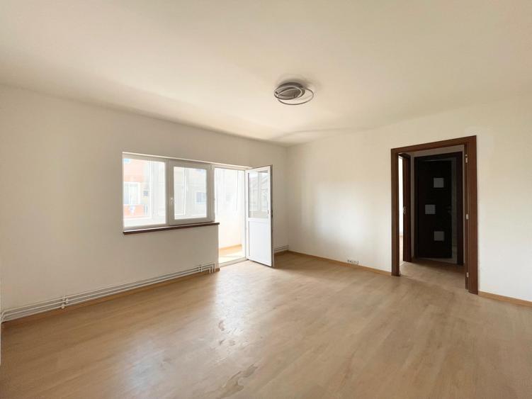 Apartament cu 2 camere semidecomandat în Soarelui