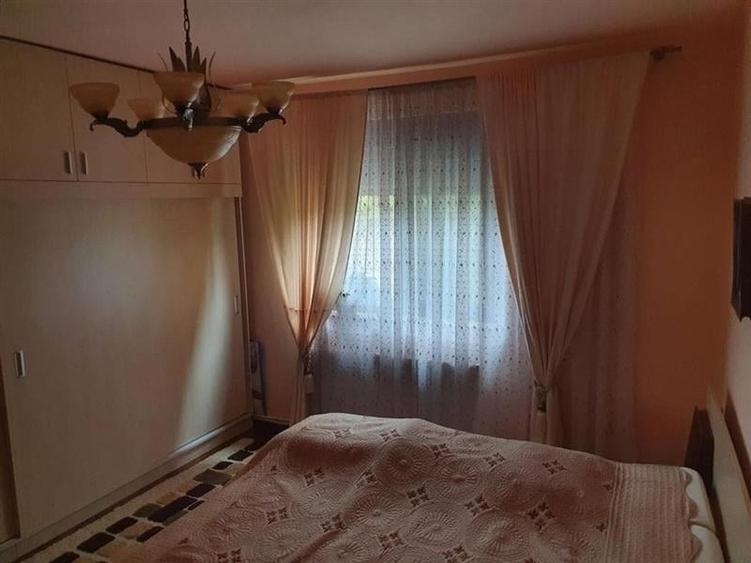 Casă individuală cu 4 camere cu Canalizare în Aradul Nou