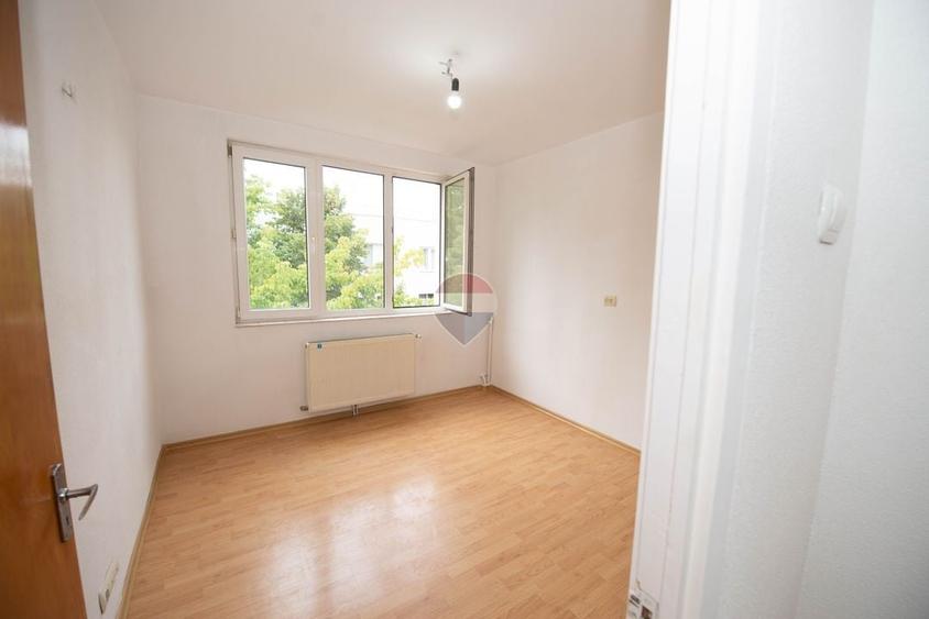 Apartament cu 3 camere decomandat în Politehnica