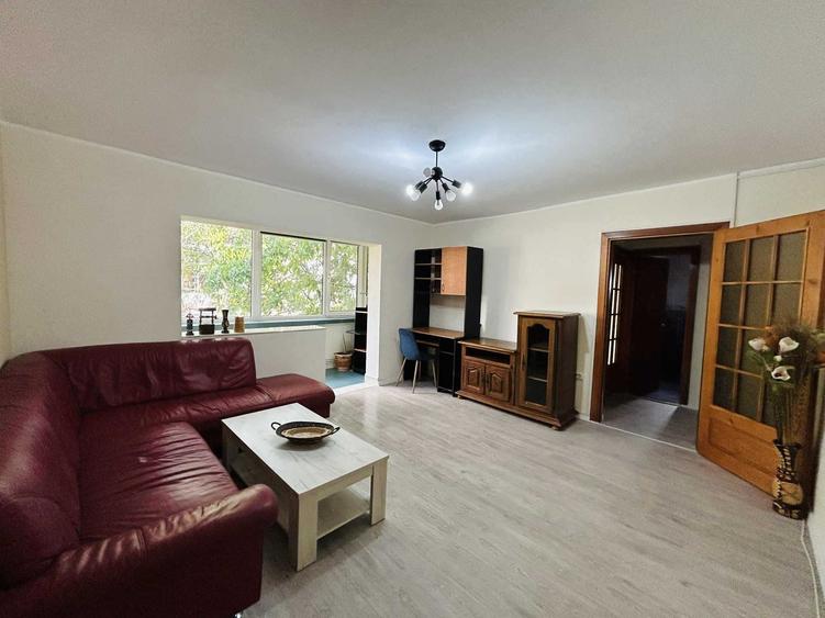 Apartament cu 3 camere decomandat, mobilat în Complex Studențesc