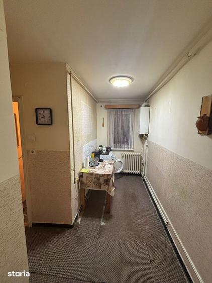 Apartament cu 3 camere semidecomandat în Dâmbu Pietros