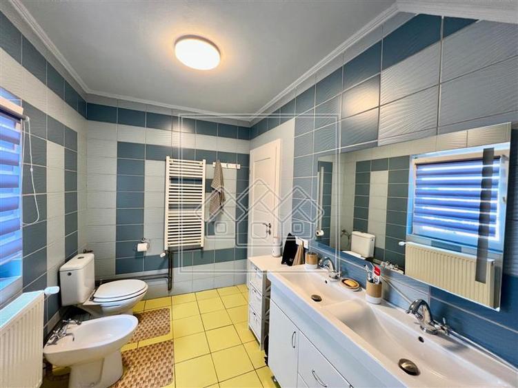 Apartament cu 4 camere decomandat în Vasile Aaron