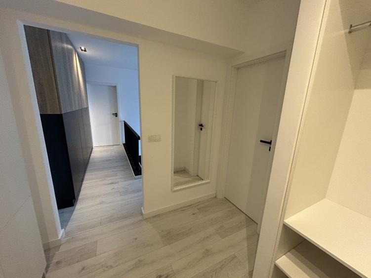 Apartament cu 3 camere decomandat în Barbu Văcărescu