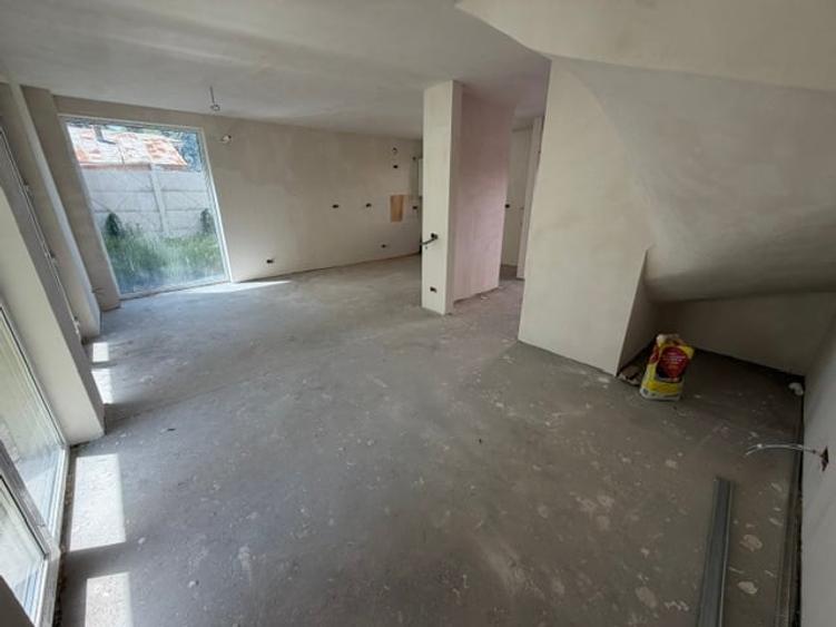 Duplex cu 4 camere cu Canalizare în Ferme