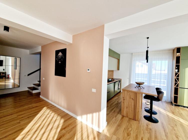 Casă cu 4 camere cu Teren 200 Mp în Central