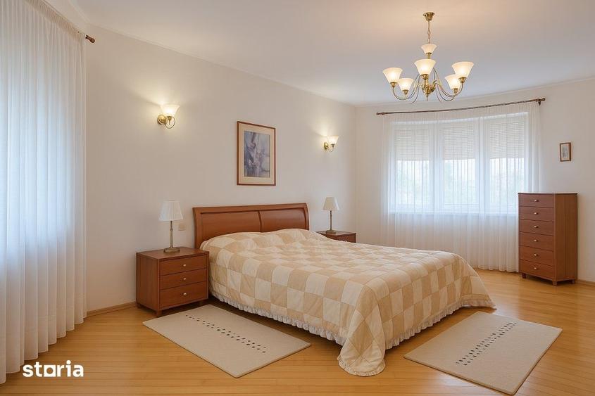 Casă cu 9 camere cu Teren 4500 Mp în Central