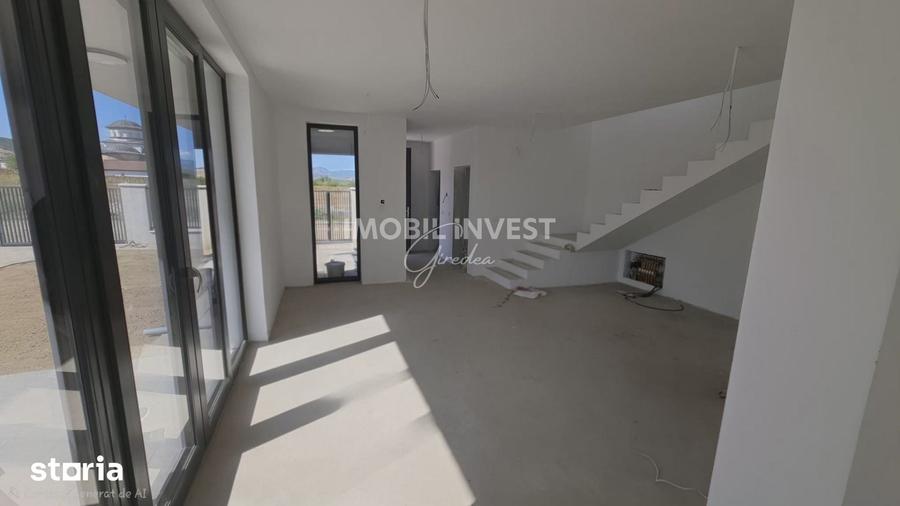 Casă cu 4 camere cu Teren 400 Mp în Tolstoi
