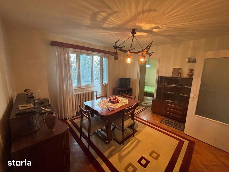 Apartament cu 3 camere semidecomandat în Dâmbu Pietros