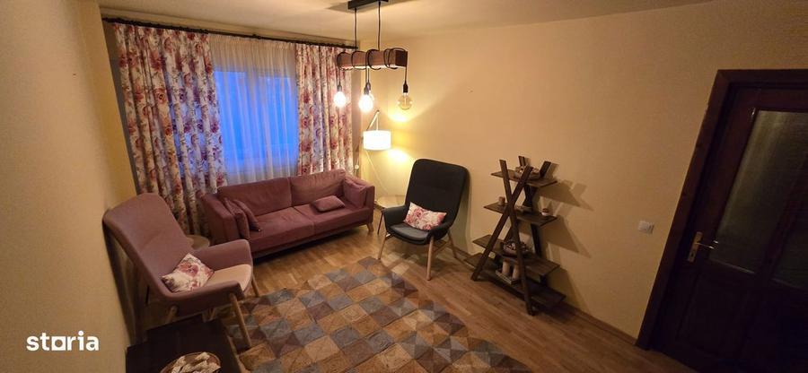 Apartament cu 3 camere decomandat în Astra