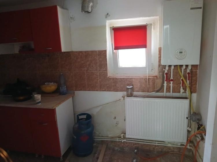 Casă cu 4 camere în Vitan