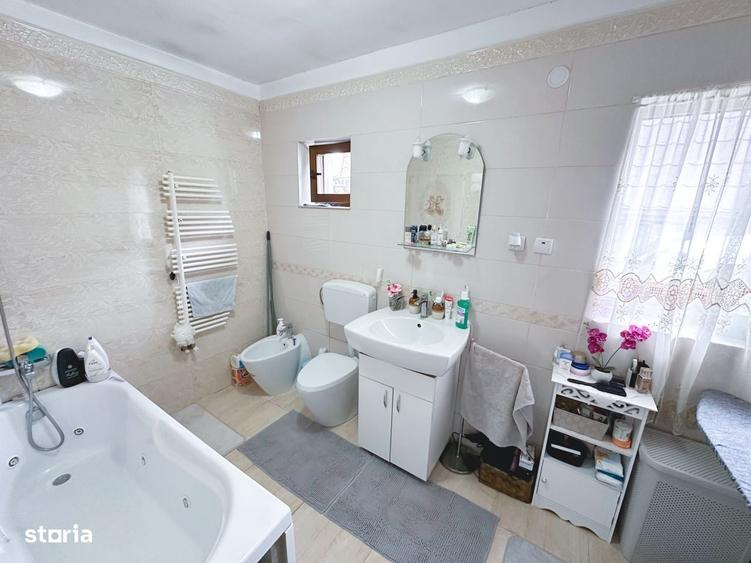 Casă cu 3 camere cu Teren 1176 Mp în Central