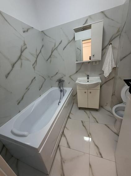 Casă cu 2 camere decomandat în Central