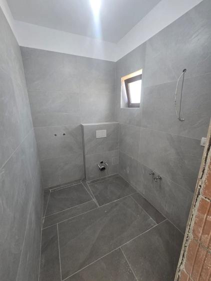 Duplex cu 4 camere cu Canalizare în Plopi