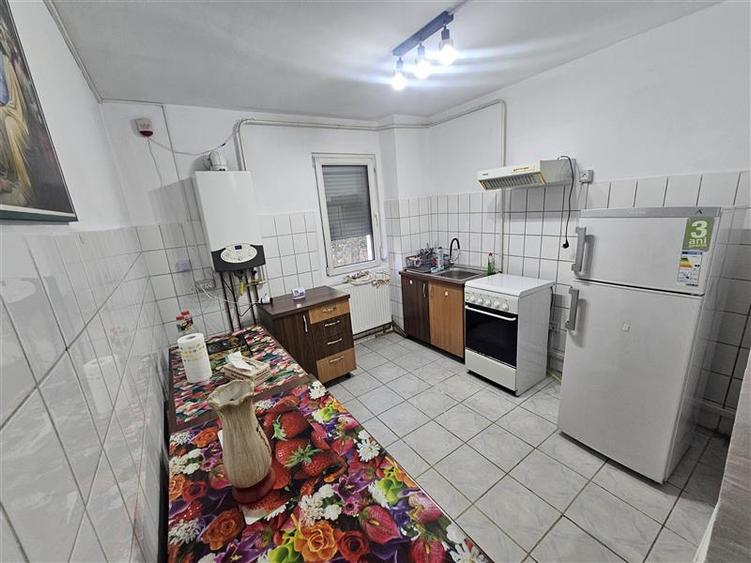 Apartament cu 2 camere semidecomandat, mobilat în Micro I