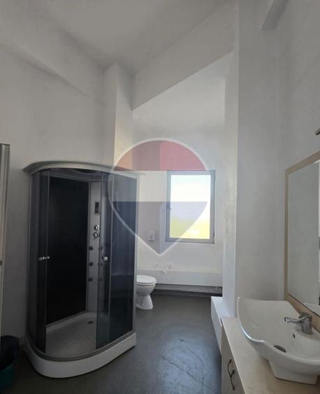Birou, de 170 mp, în Central