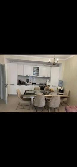 Apartament cu 3 camere în Palazu Mare