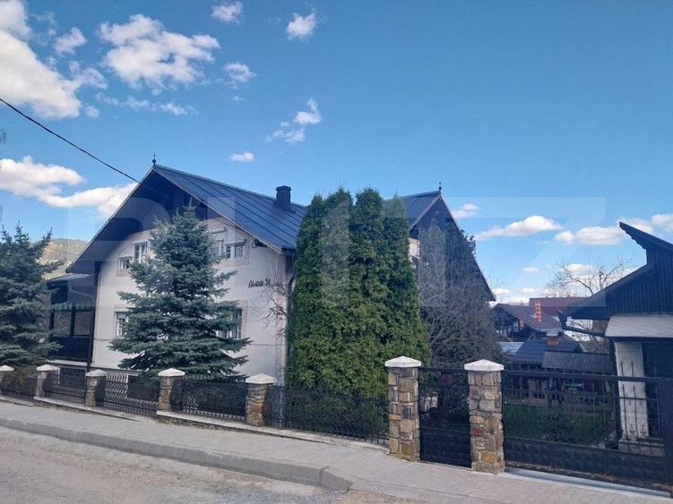 Casă individuală cu 13 camere cu Garaj în Exterior Vest