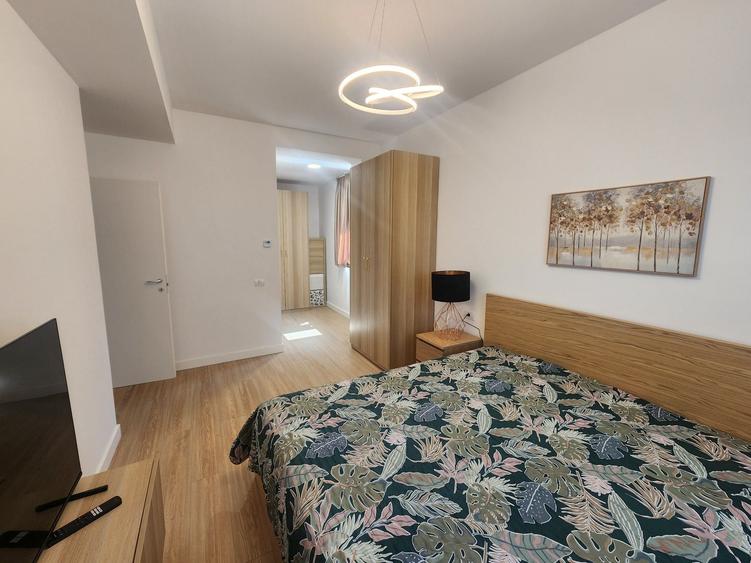 Apartament cu 3 camere semidecomandat în Dămăroaia