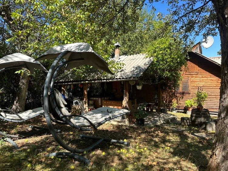 Casă individuală cu 2 camere cu Teren 3400 Mp în Central