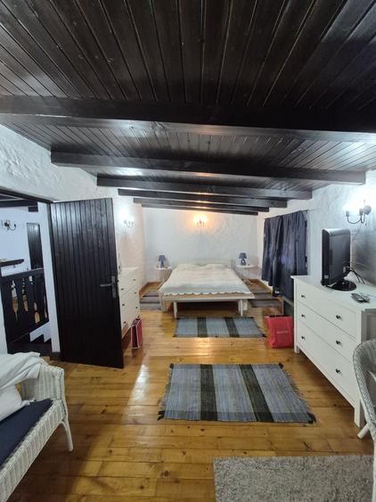 Casă cu 4 camere cu Teren 1600 Mp în Central