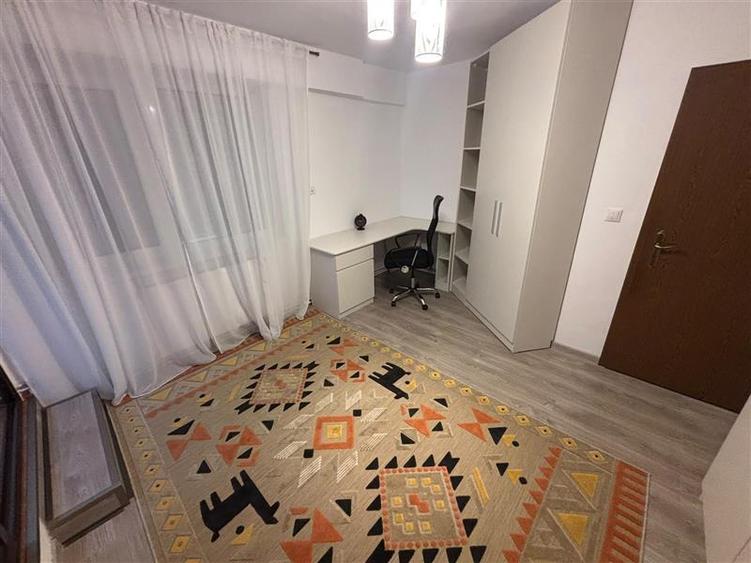 Apartament cu 3 camere decomandat în Ultracentral