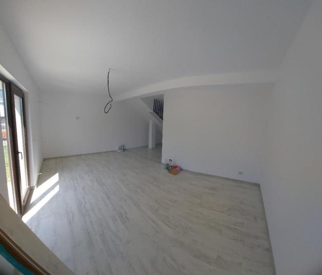 Casă cu 4 camere cu Teren 470 Mp în Vârteju