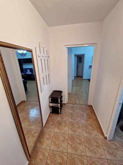 Apartament cu 2 camere semidecomandat în 5 Călărasi