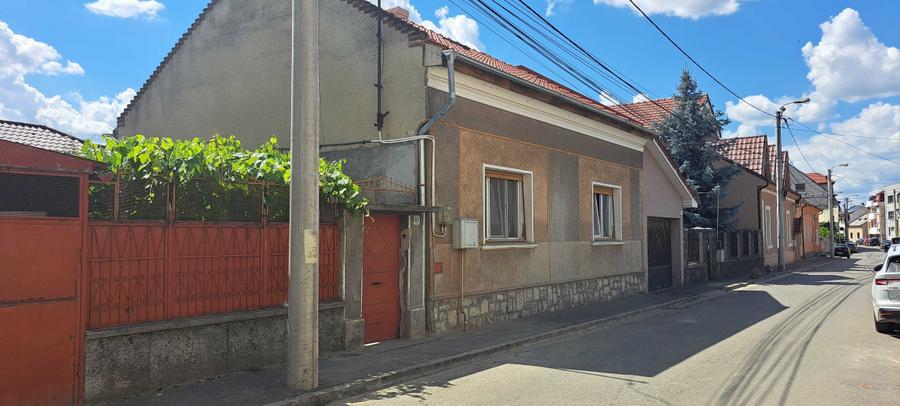 Casă cu 3 camere cu Teren 335 Mp în Central