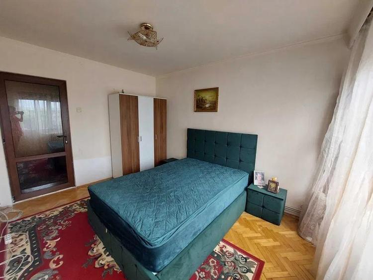 Apartament cu 2 camere semidecomandat în Podu Roș