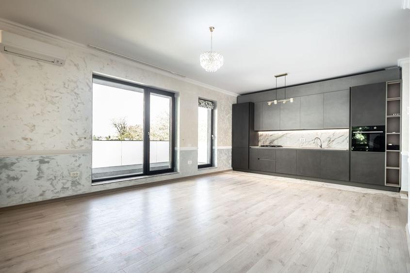 Apartament cu 3 camere semidecomandat în Tineretului