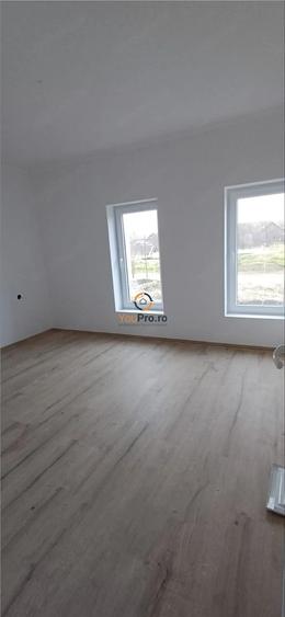 Casă cu 2 camere cu Teren 700 Mp în Variaș