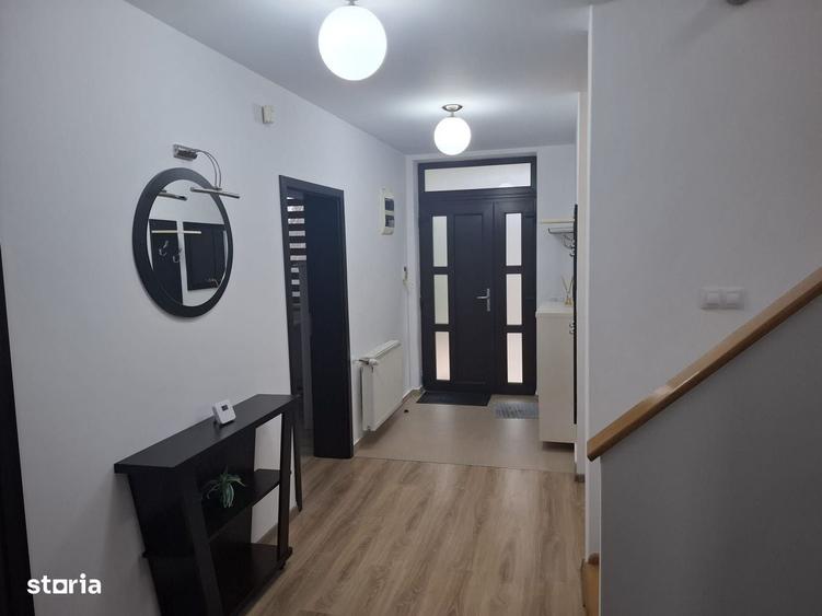 Casă cu 4 camere cu Teren 661 Mp în Șura Mică