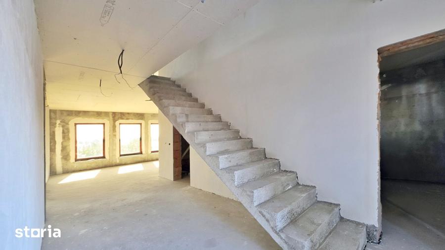 Casă cu 5 camere decomandat cu Teren 589 Mp în Zimandu Nou