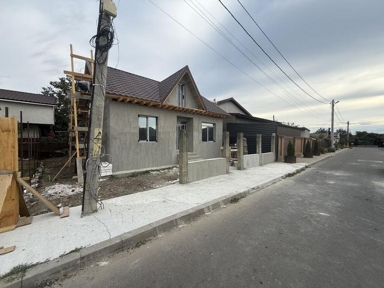 Casă cu 3 camere în Lumina