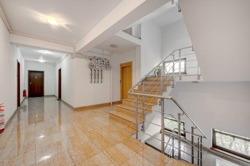 Apartament cu 3 camere decomandat, mobilat în Sisești