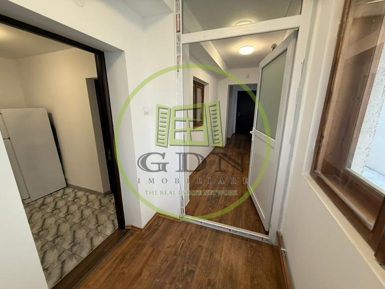 Casă individuală cu 4 camere cu Canalizare în Rovine