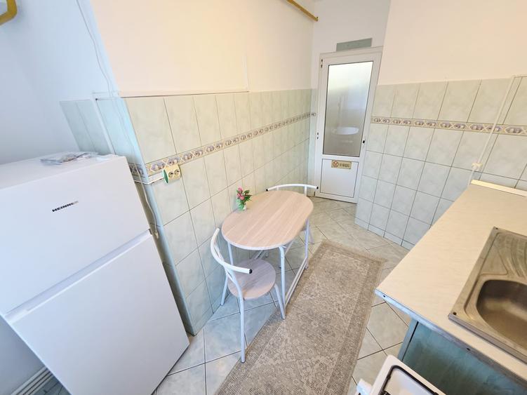 Garsonieră decomandată în Micro 18