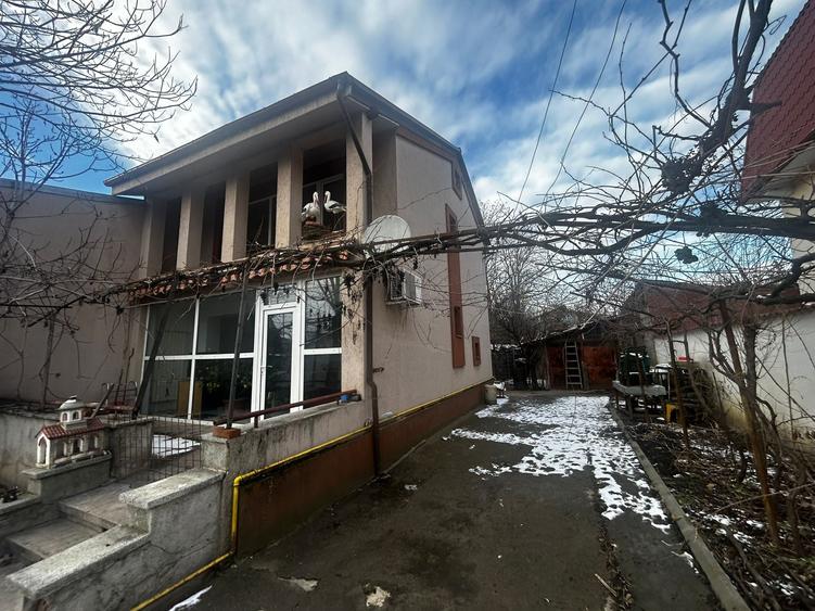 Casă individuală cu 3 camere cu Canalizare în Ultracentral