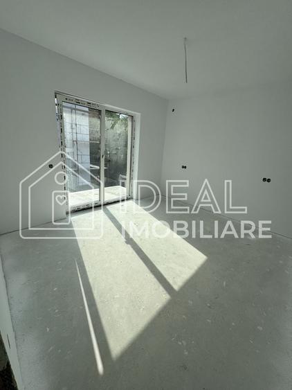Casă individuală cu 4 camere cu Canalizare în Periferie