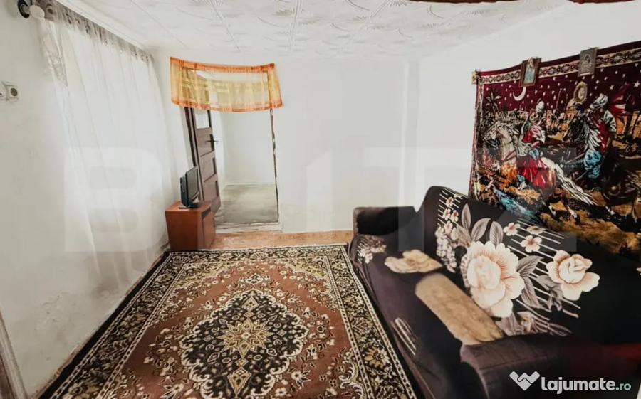 Casă cu 3 camere cu Teren 1948 Mp în Central