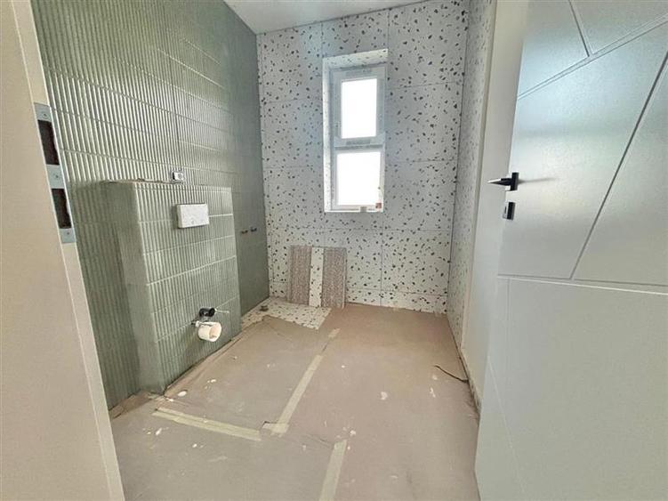 Casă individuală cu 4 camere cu Canalizare în Sânpetru