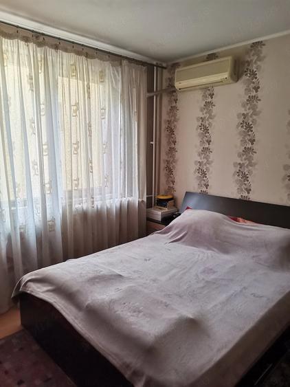 Apartament cu 3 camere semidecomandat în Obor