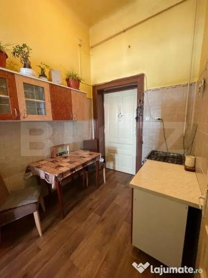 Apartament cu 2 camere semidecomandat, mobilat în Central