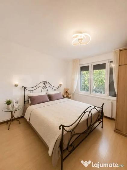 Apartament cu 3 camere semidecomandat în Craiter