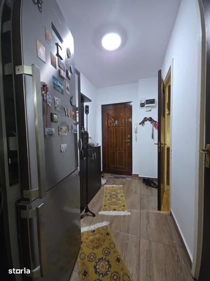 Apartament cu 3 camere semidecomandat în Dobroești