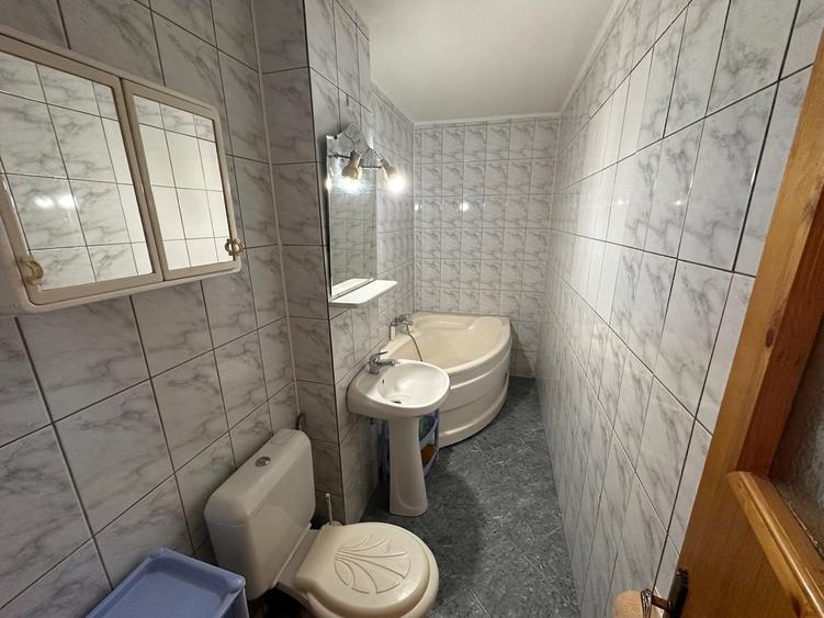 Apartament cu 3 camere decomandat, mobilat în Sud