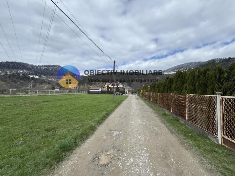 Teren intravilan de 1372 mp, în Vaduri