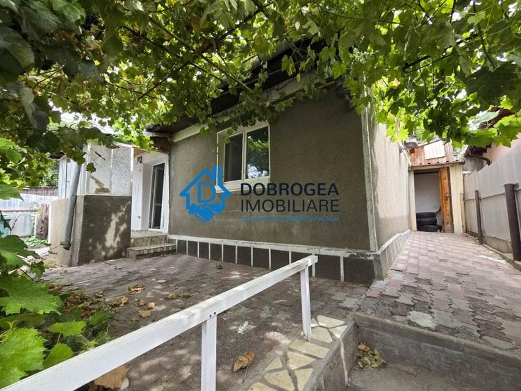 Casă individuală cu 3 camere cu Canalizare în C5